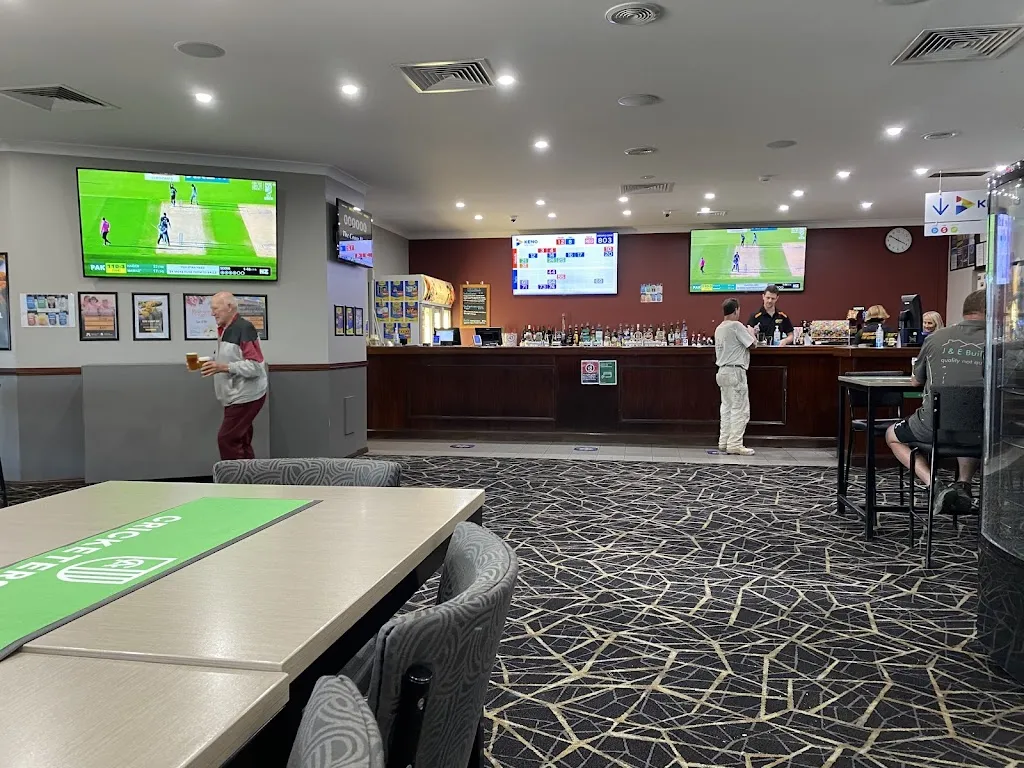 The Cooee Hotel restaurant in Basin View