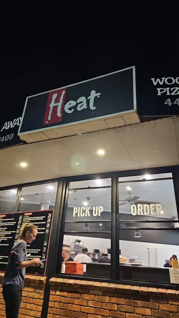 Heat Woodfired Pizza Bar restaurant in Batemans Bay