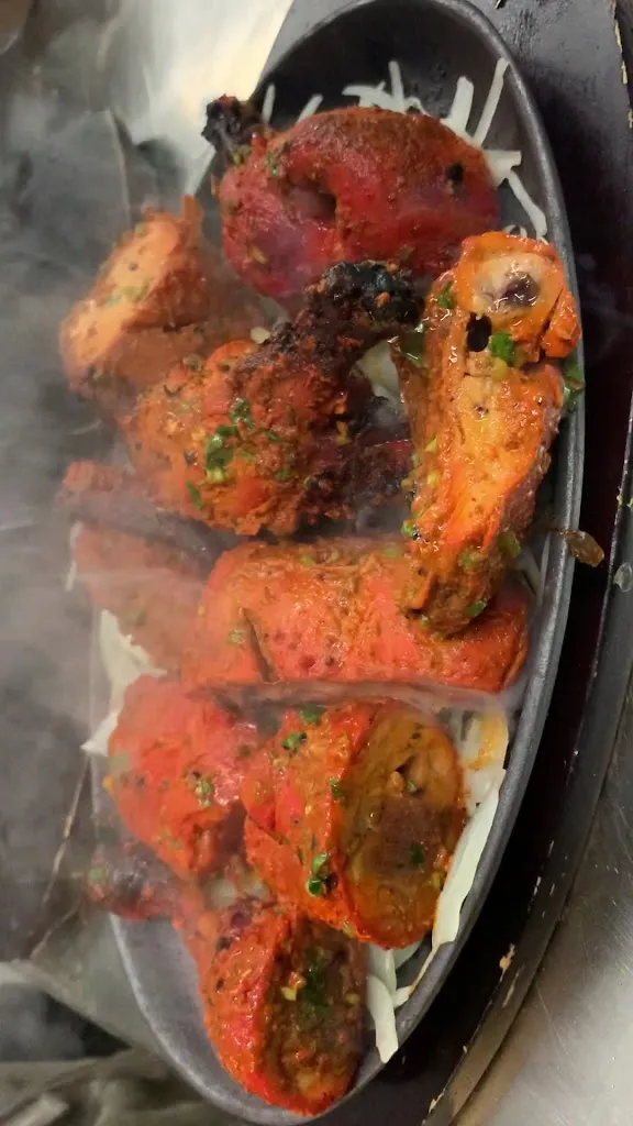Delhi to Canberra Indian Restaurant_Charnwood_slider_bild_2