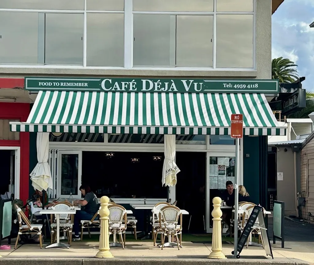 Café Déja Vu restaurant in Belmont North