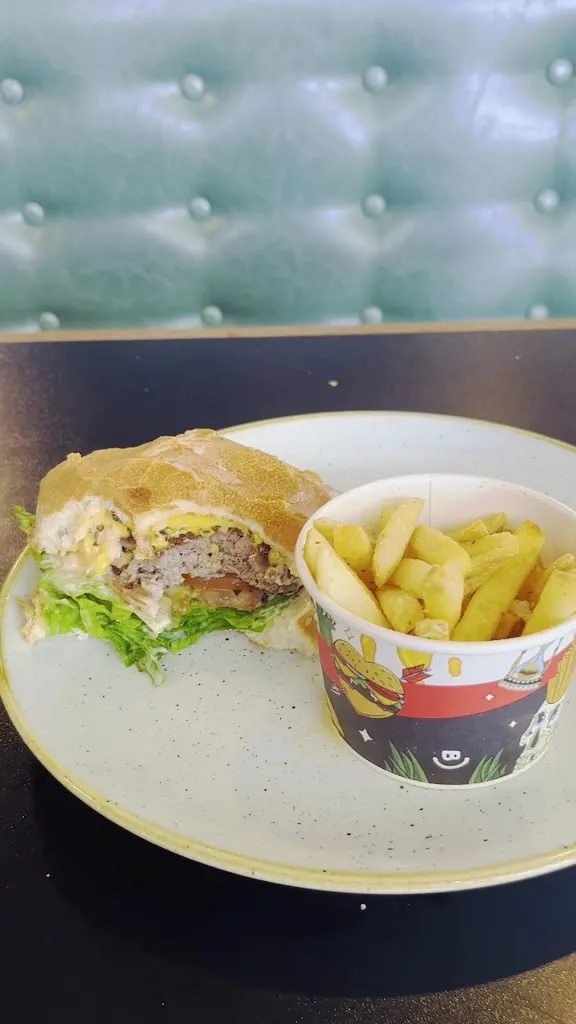 Burger Urge (Greenhills) restaurant in Beresfield