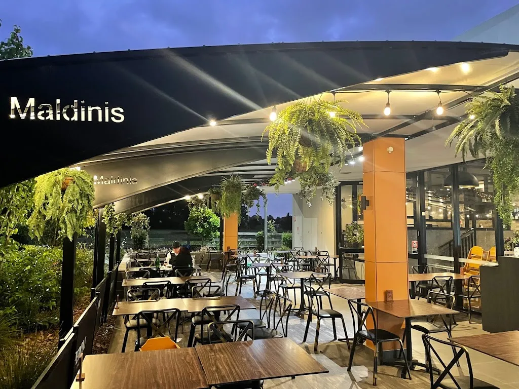 Maldini's By The River restaurant in Berkshire Park