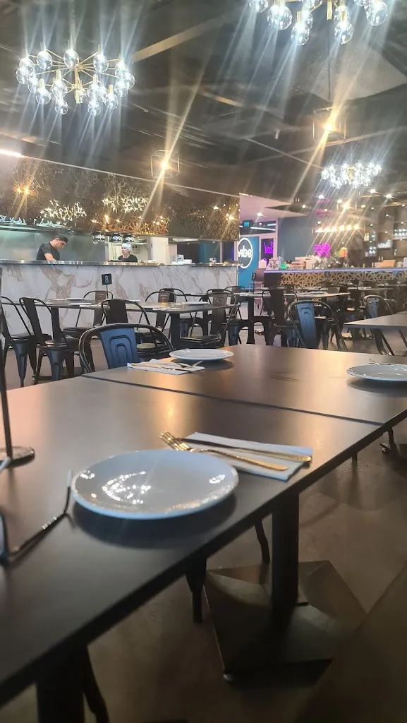 Vibe Lounge & Dining restaurant in Bow Bowing