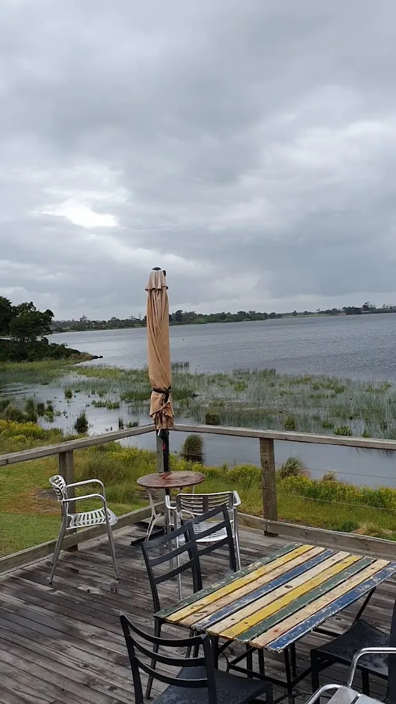 Lake Edge Cafe_Deakin_slider_image_2