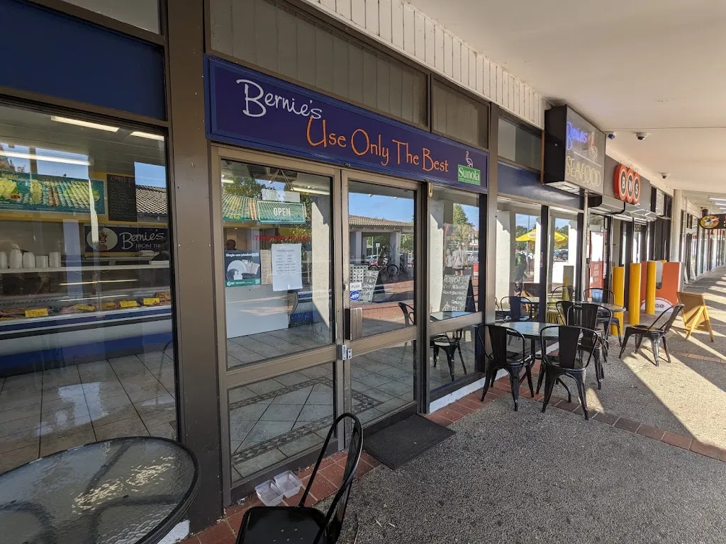 Bernie's From The Bay restaurant in Crace
