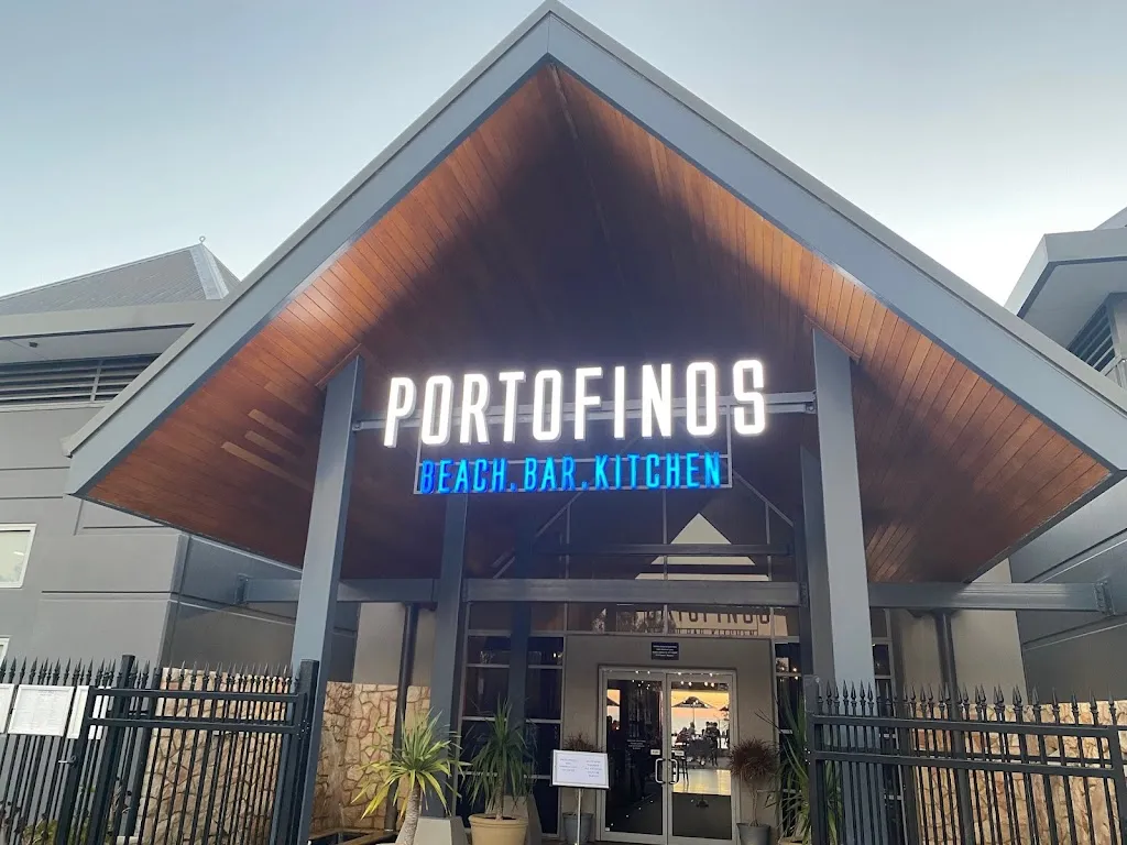 Portofinos Beach.Bar.Kitchen restaurant in Carramar