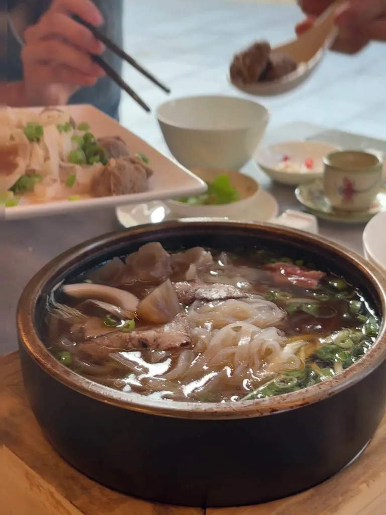 +84 Kitchen restaurant in Farrer