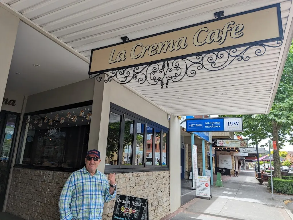 La Crema Cafe restaurant in Douglas Park