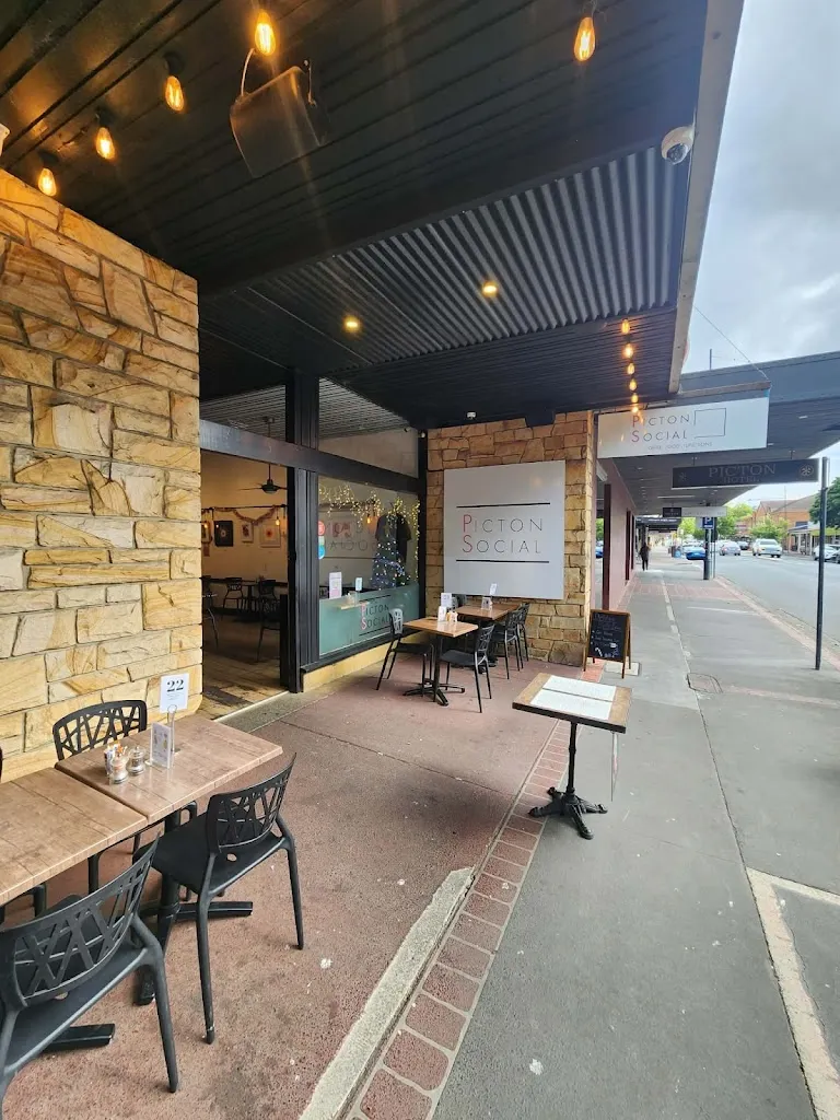 La Crema Cafe restaurant in Douglas Park