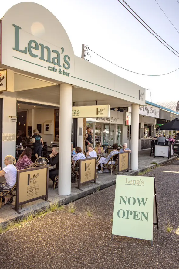 Lena's Cafe and Bar restaurant in Eleebana