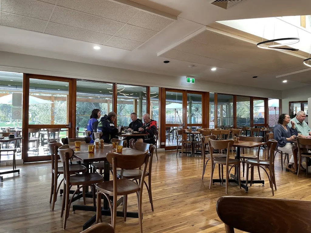 The Crossing Cafe restaurant in Finley