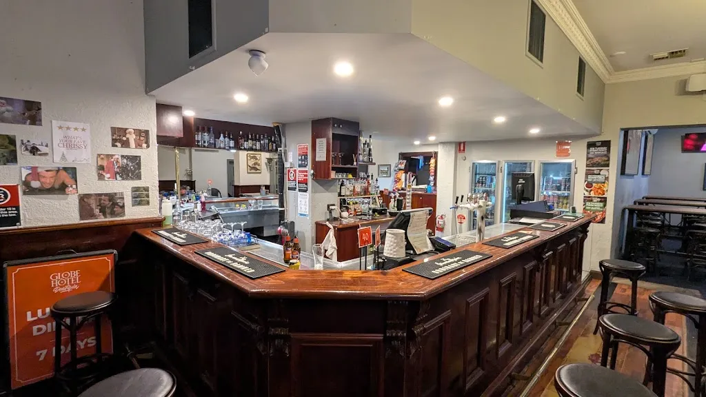 Globe Hotel Deniliquin restaurant in Finley