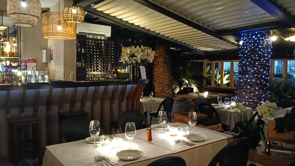 Arc. Est restaurant in Forresters Beach