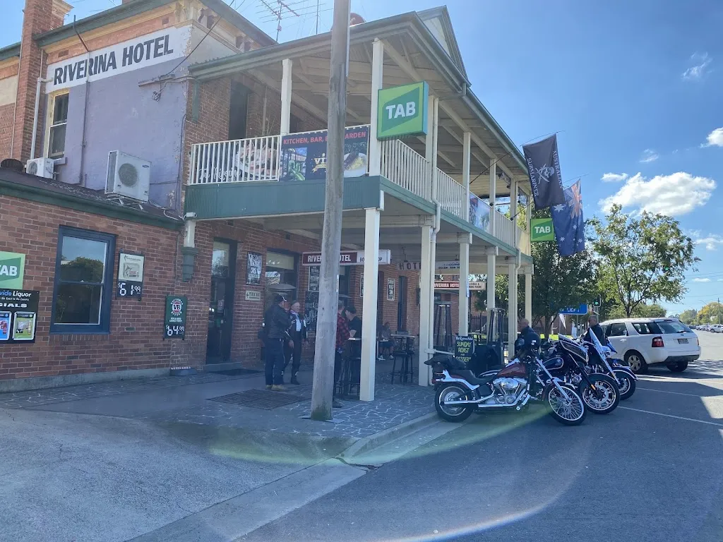 Riverina Hotel restaurant in Holbrook