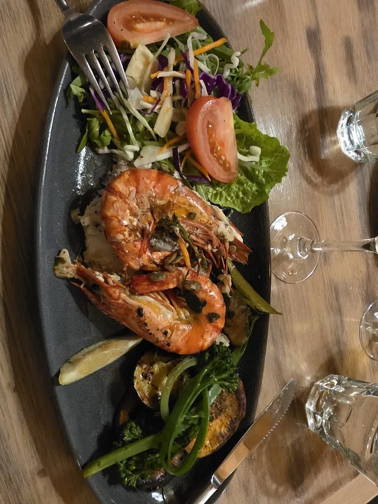 Yvonne Gillett_Clancy's Restaurant_Kapooka_bewertung