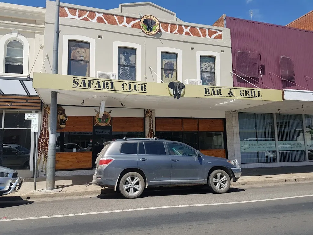 Safari Club Bar & Grill restaurant in Kootingal
