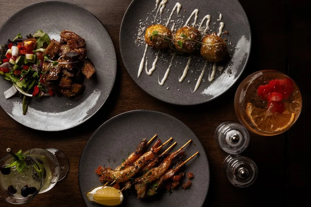 Astor Bar & Grill_Lake Albert_slider_immagine_2