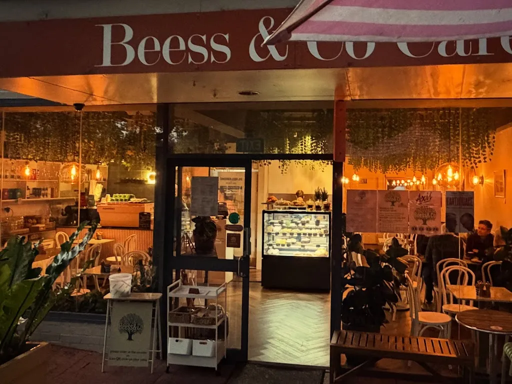 Beess & Co Cafe_Barton_slider_bild_1