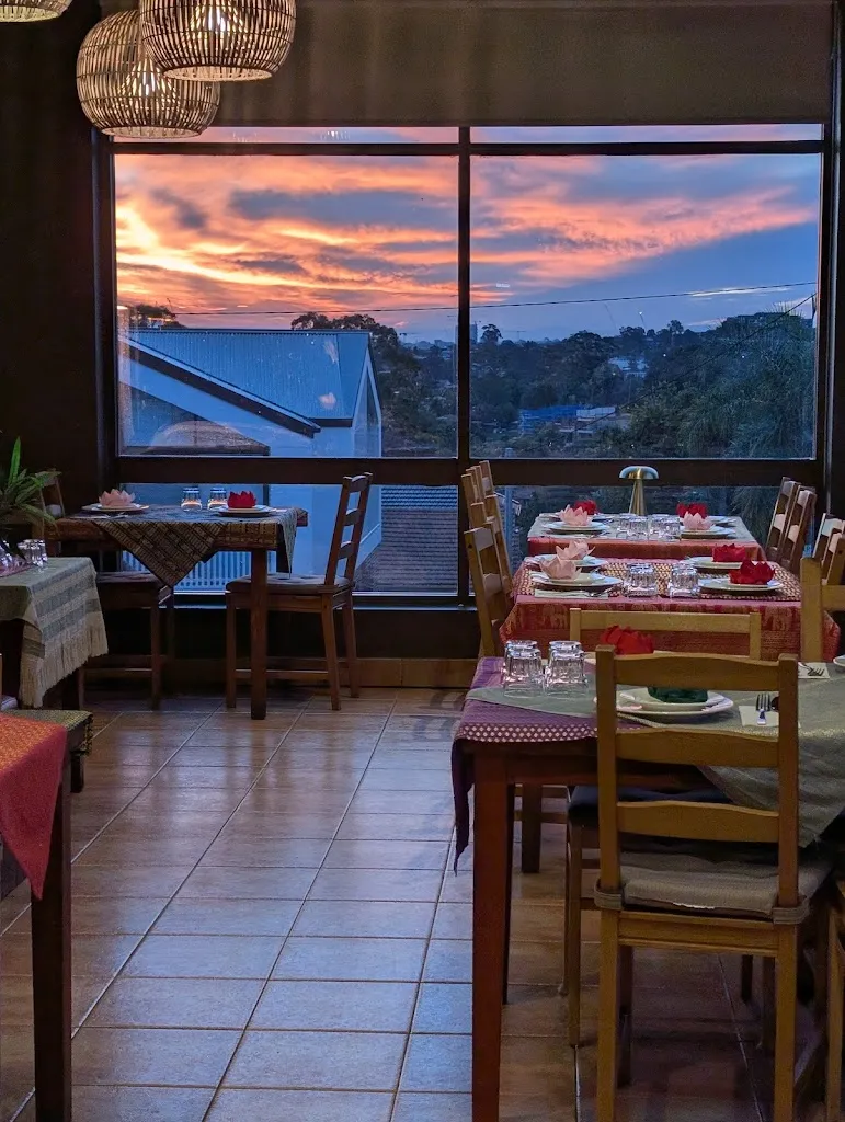 Tew Thai Always Authentic restaurant in Latham