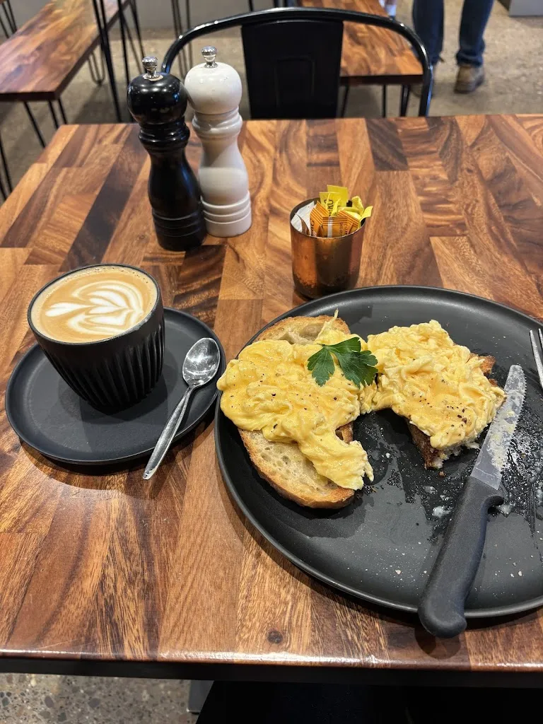 Brooke Reilly_Naughty Corner Cafe_Singleton Heights_avis