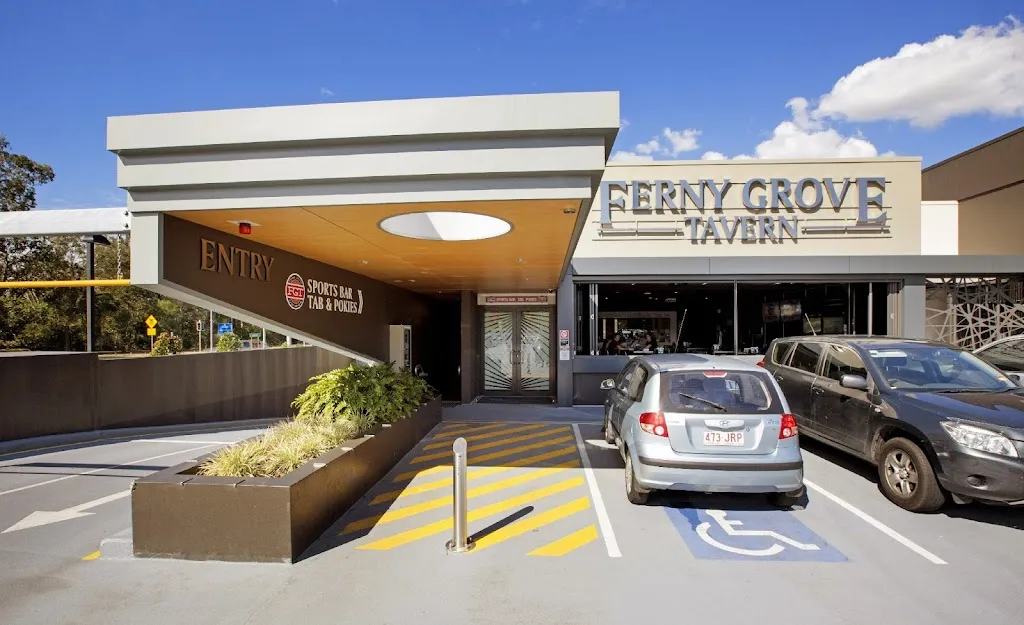 Ferny Grove Tavern restaurant in Everton Hills