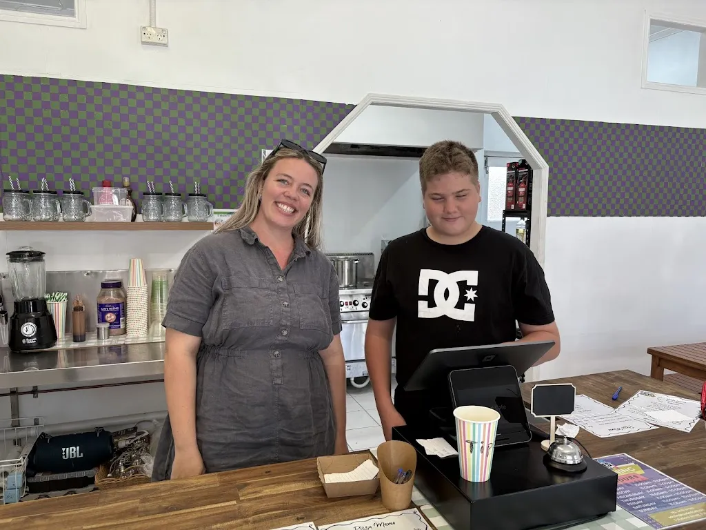Tamara Daly_Loaded Cafe_Tully_review