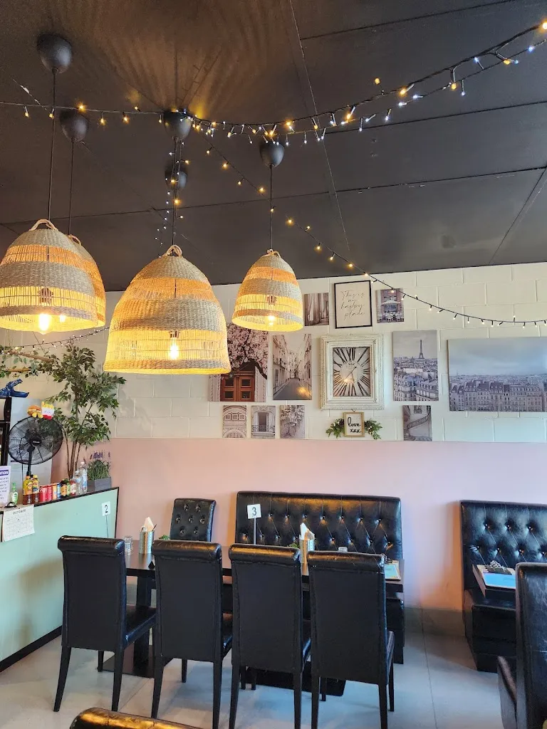 Pink Moon & Co restaurant in Stirling