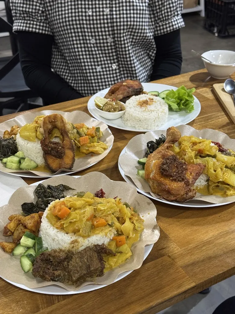 Heleina Garcia_Hello Indo_Mile End_review