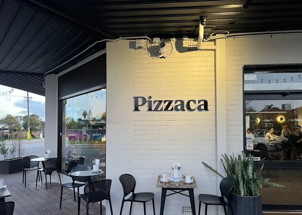 Pizzaca Pizzeria & Bar restaurant in Stirling
