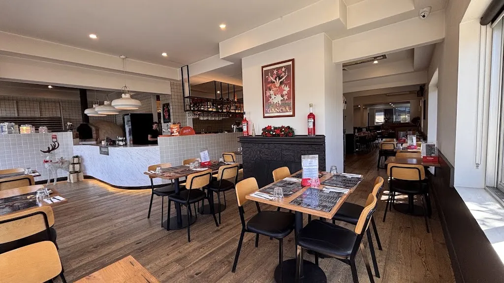 Ciccio’s Woodfire Pizzeria & Bar restaurant in Edithvale