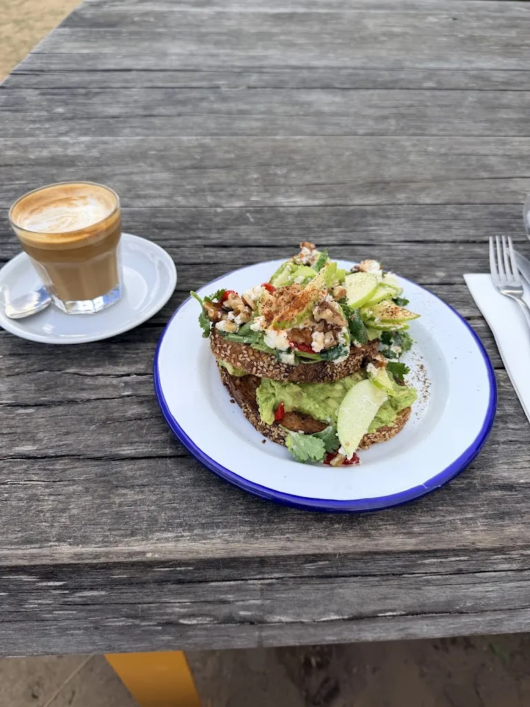 Brett Boogie_Swingbridge Cafe_Macedon_review