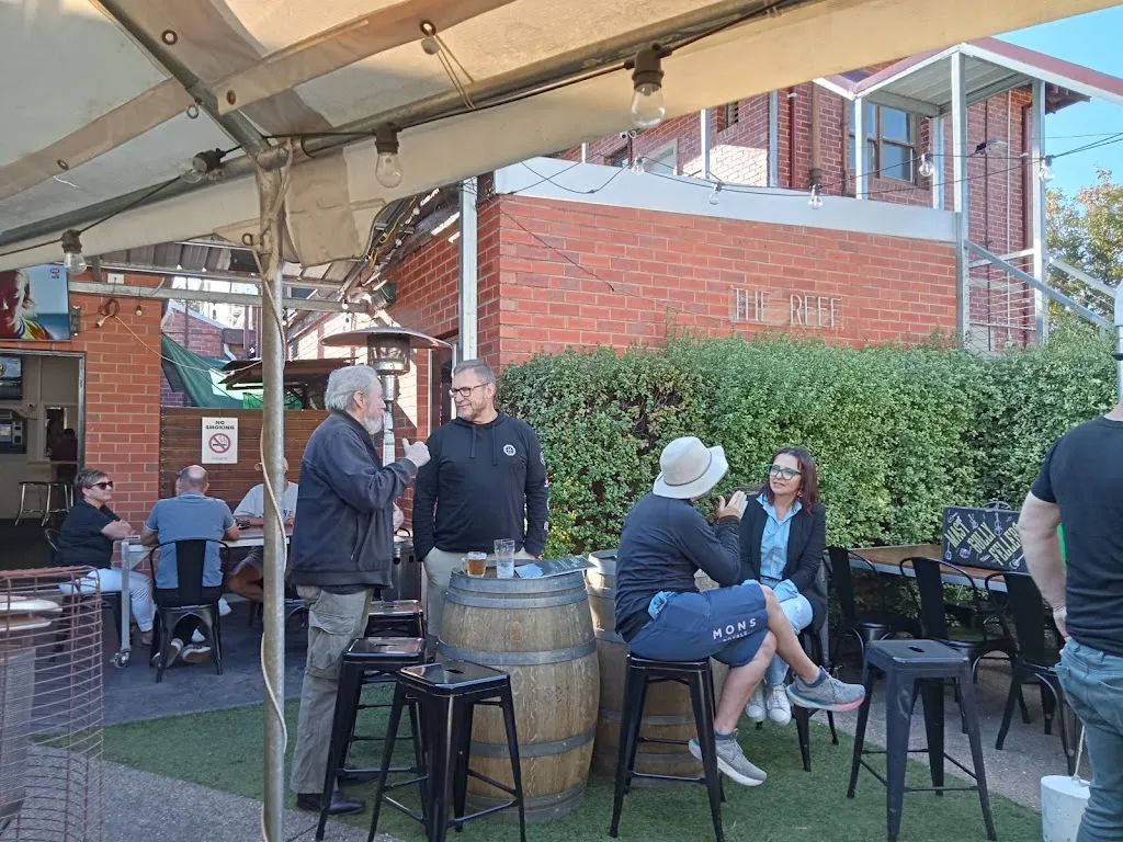 Tysons Reef Hotel restaurant in Oakleigh South