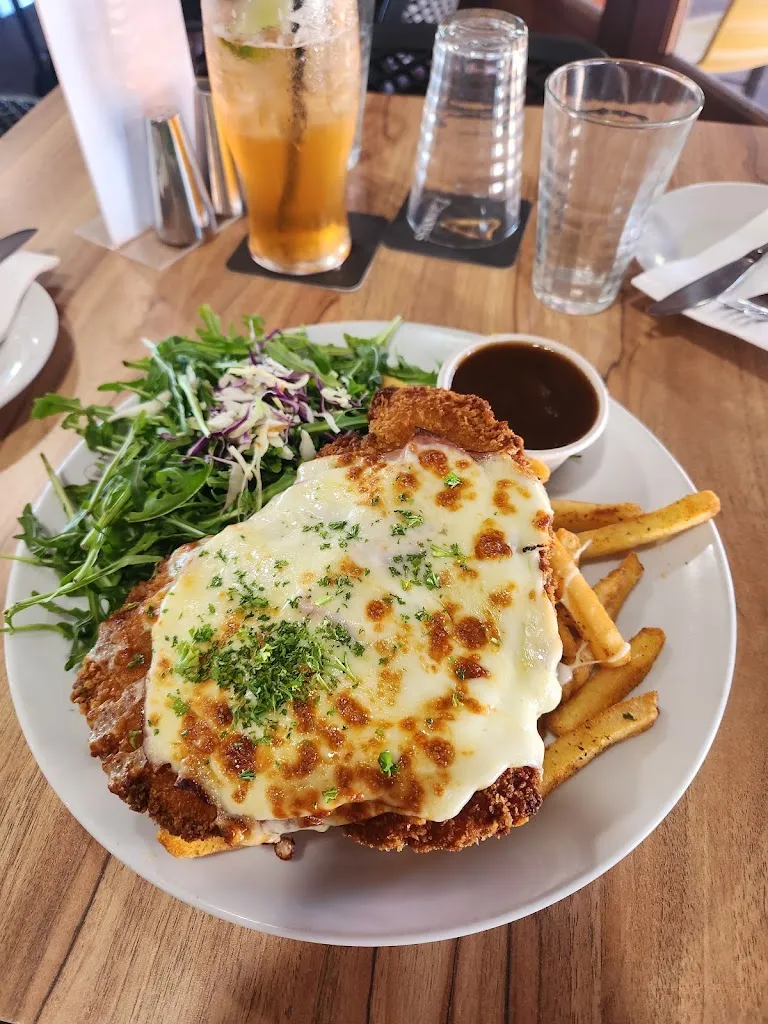 Daniel Ball_Divers Tavern_Broome_recensione
