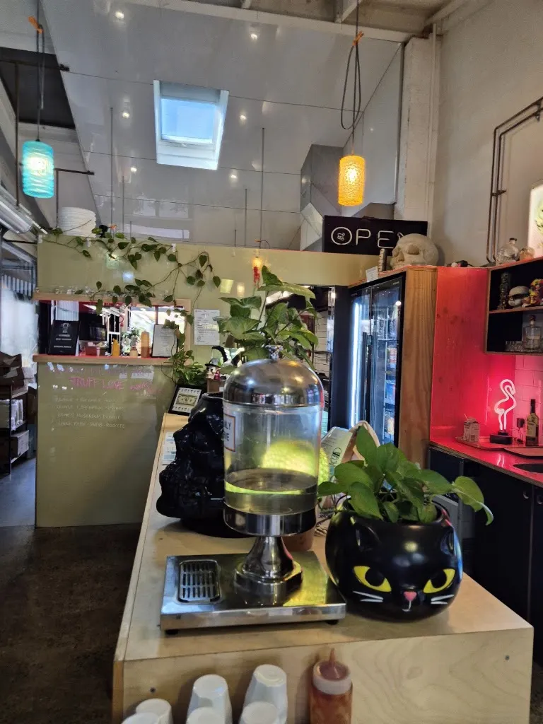Nikki0201 x_Burger Bones_Capel_review