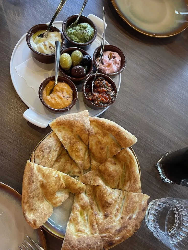 Shirin Ghaffari_Anatolia Mediterranean Restaurant_Canberra_reseña
