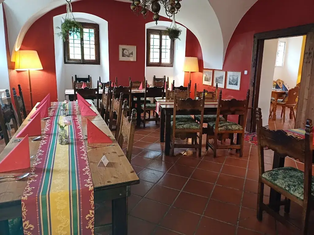 Monika Stromberger_Restaurant am Schloss Albeck_Deutsch-Griffen_avis