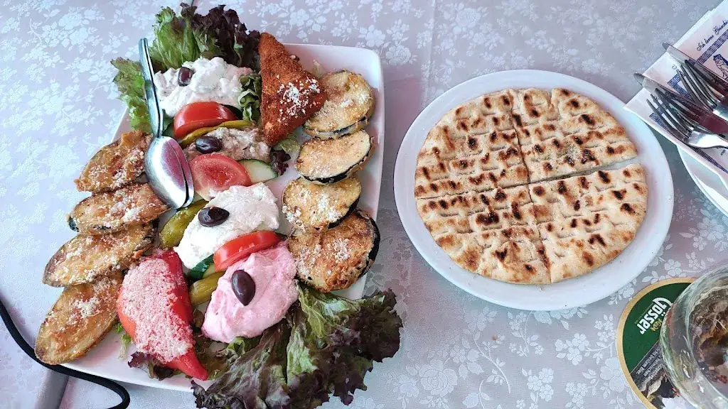 Robert Roithmayr_Restaurant FLY IN_Feldkirchen District_avis