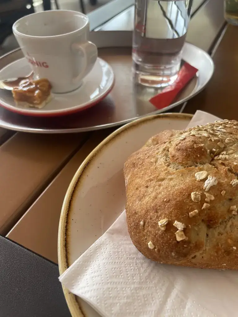 Juliane Strebinger_Knusperstube Café_Frantschach-Sankt Gertraud_avis