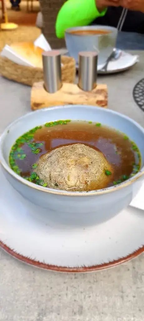 J H_Gasthaus Kirchenwirt_Ferlach_avis