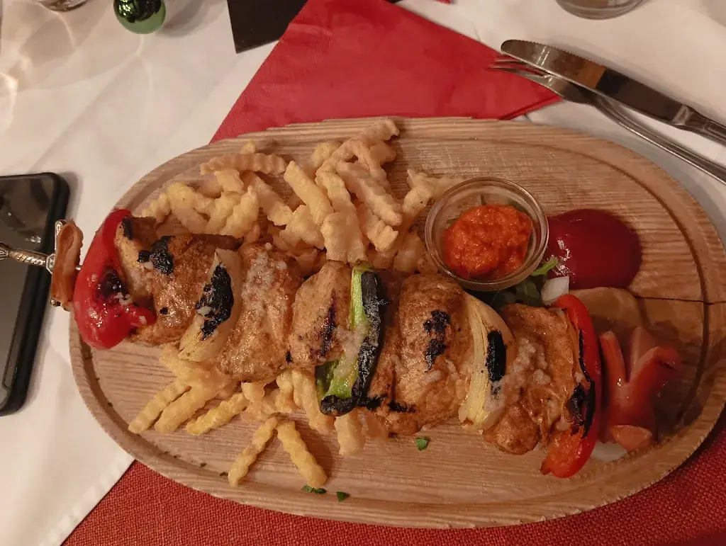 Juenna Restaurant / Gostisce_Globasnitz_slider_image_2