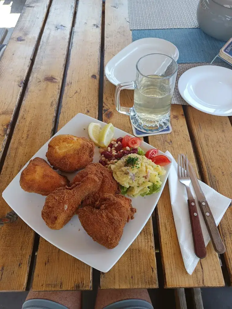 Eva Tschuitz_Erika's Hexenhäuschen_Grafenstein_avis