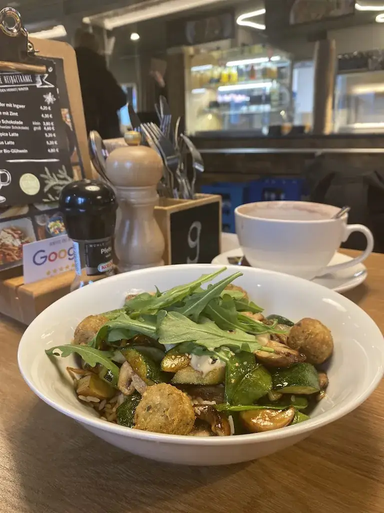 Jowin Lim_ROSMARIE GMÜND_Gmünd_avis