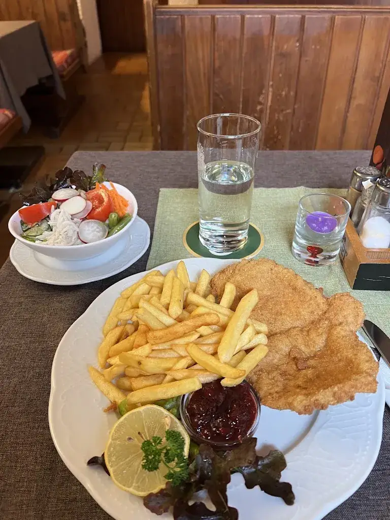 Sarah Kannan_Gasthof Fronbot_Großkirchheim_avis