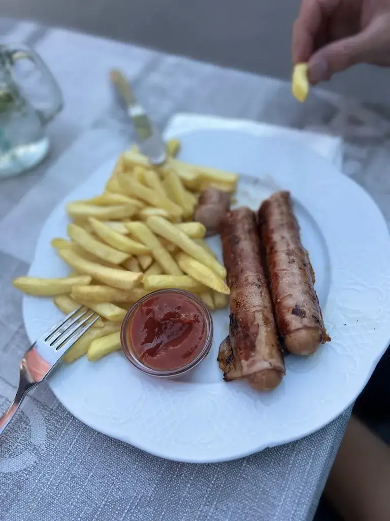 Kristóf Bán_Gasthof Fronbot_Großkirchheim_avis