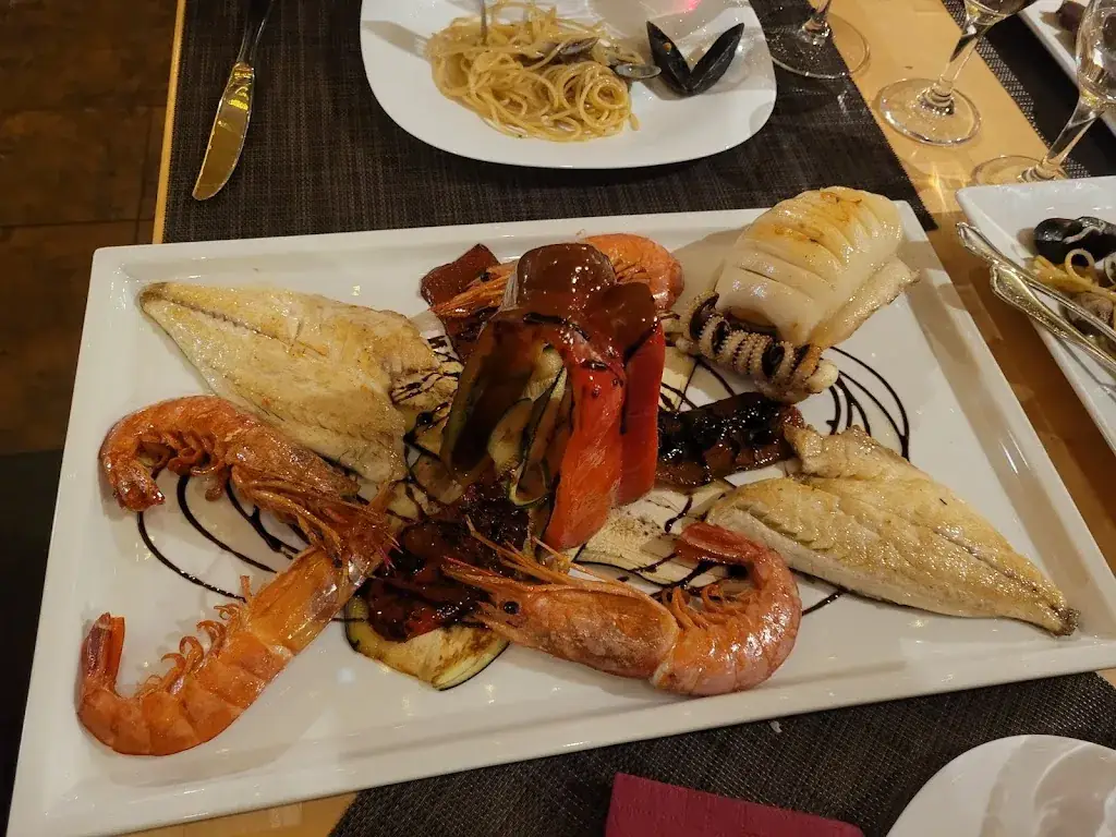 Becca Littlechild_Ristorante Mari e Monti da Emanuela_Gitschtal_avis