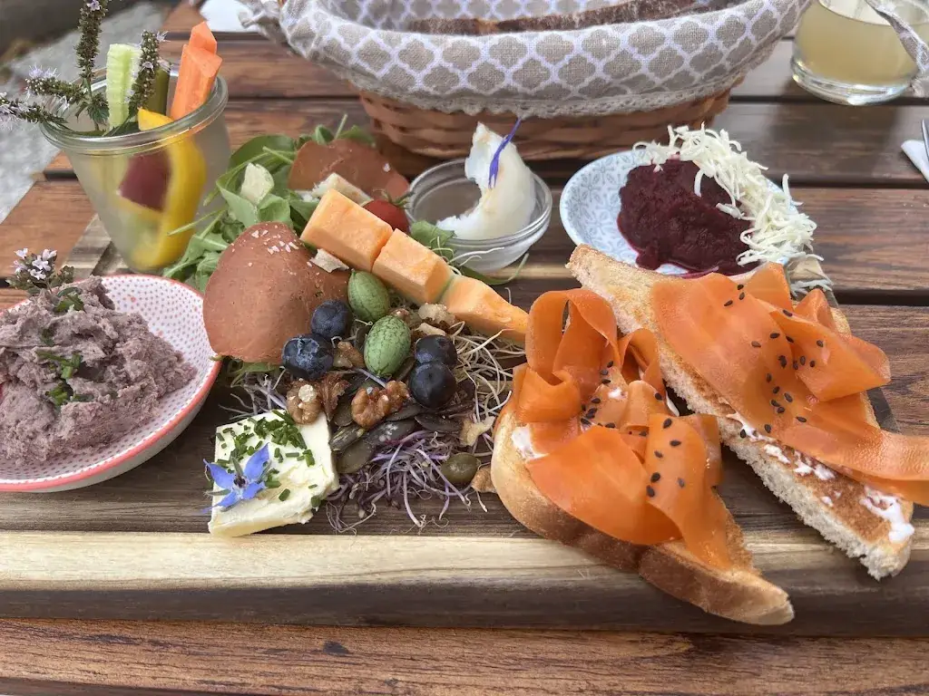 Theresia Scheiflinger_Die Labsalerie_Görtschach_avis