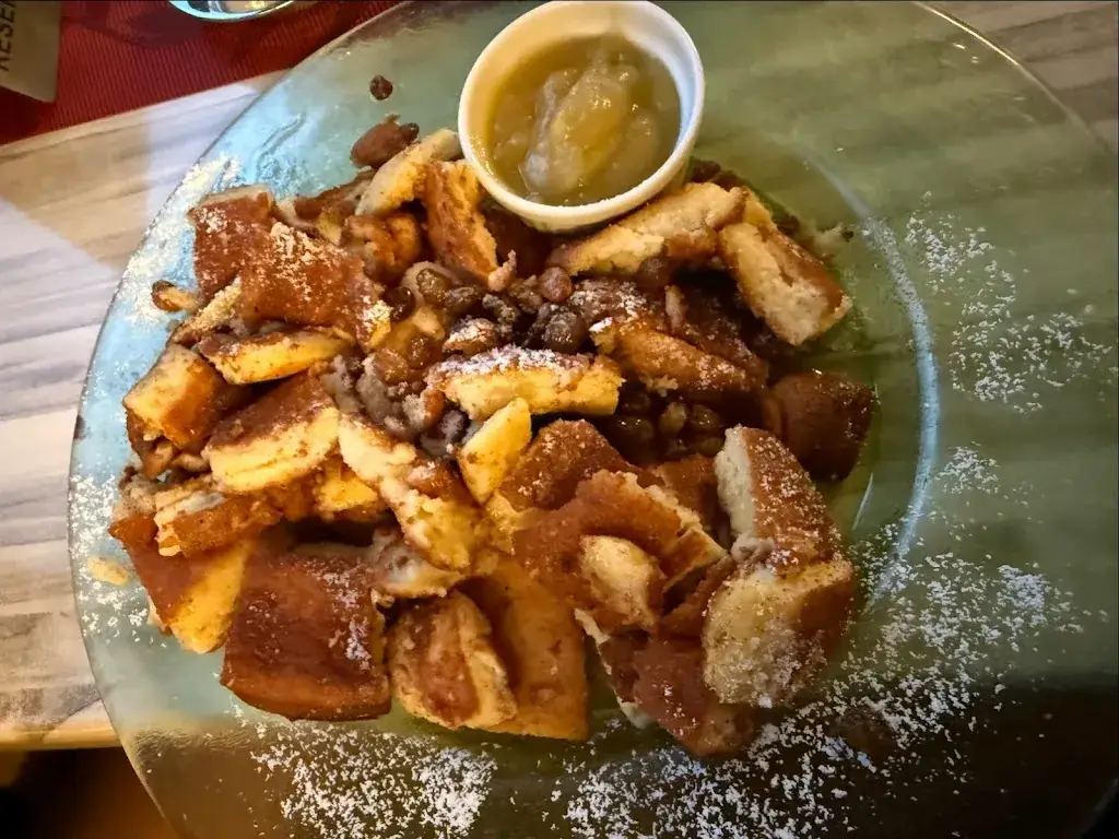 Ábel Halász_Restaurant Karawankenblick am Pyramidenkogel – Christoph Schaschl_Görtschach_avis