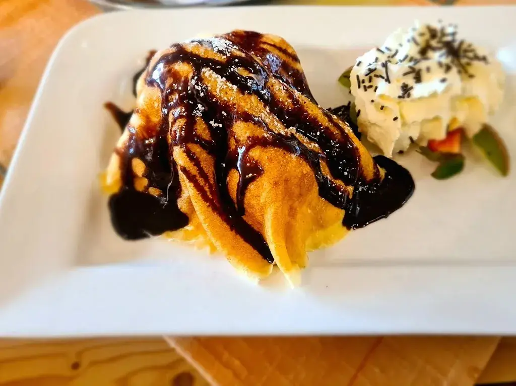 Sára Ivanyos_Restaurant Karawankenblick am Pyramidenkogel – Christoph Schaschl_Görtschach_avis