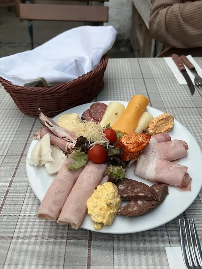 R F_Netzls Heuriger_Bruckneudorf_review