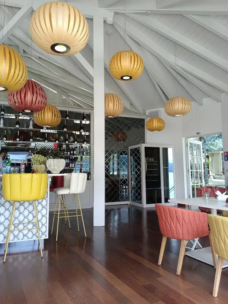 julia madeleine roberts_See-Restaurant Porto Bello & Lounge - Hotel Schloss Seefels_Görtschach_avis